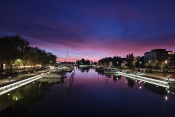 Violetti ilta Kaupunginlahdella