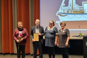 Opasruusun antajat ja saajat yhteiskuvassa