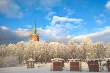 Luminen tori ja kirkon torni