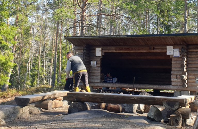 Kasarminlahden laavulla