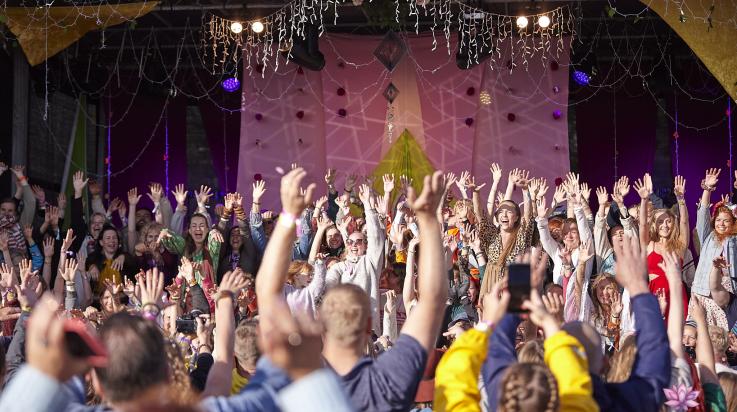 Yleisöä festareilla