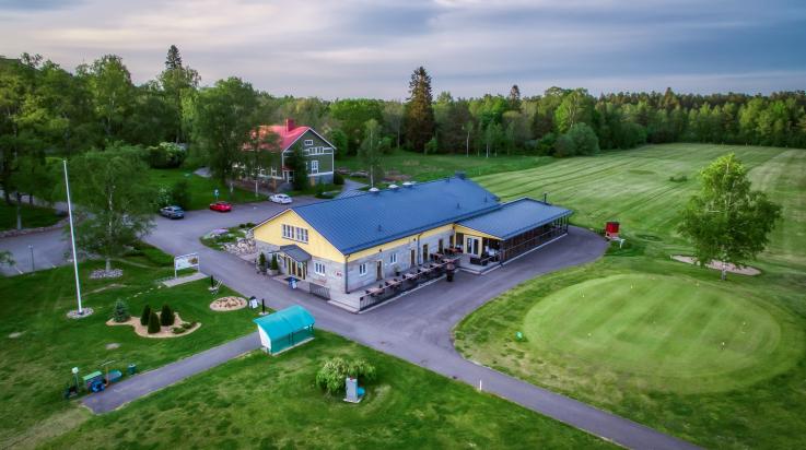 Ravintola Golf-kentän tuntumassa