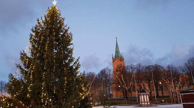 Joulukuusi ja tori