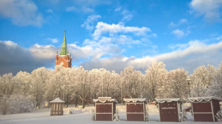Luminen tori ja kirkon torni