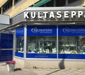 Uudenkaupungin kultakello ulkoapäin