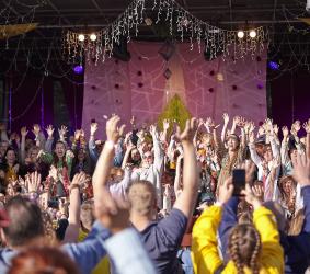 Yleisöä festareilla