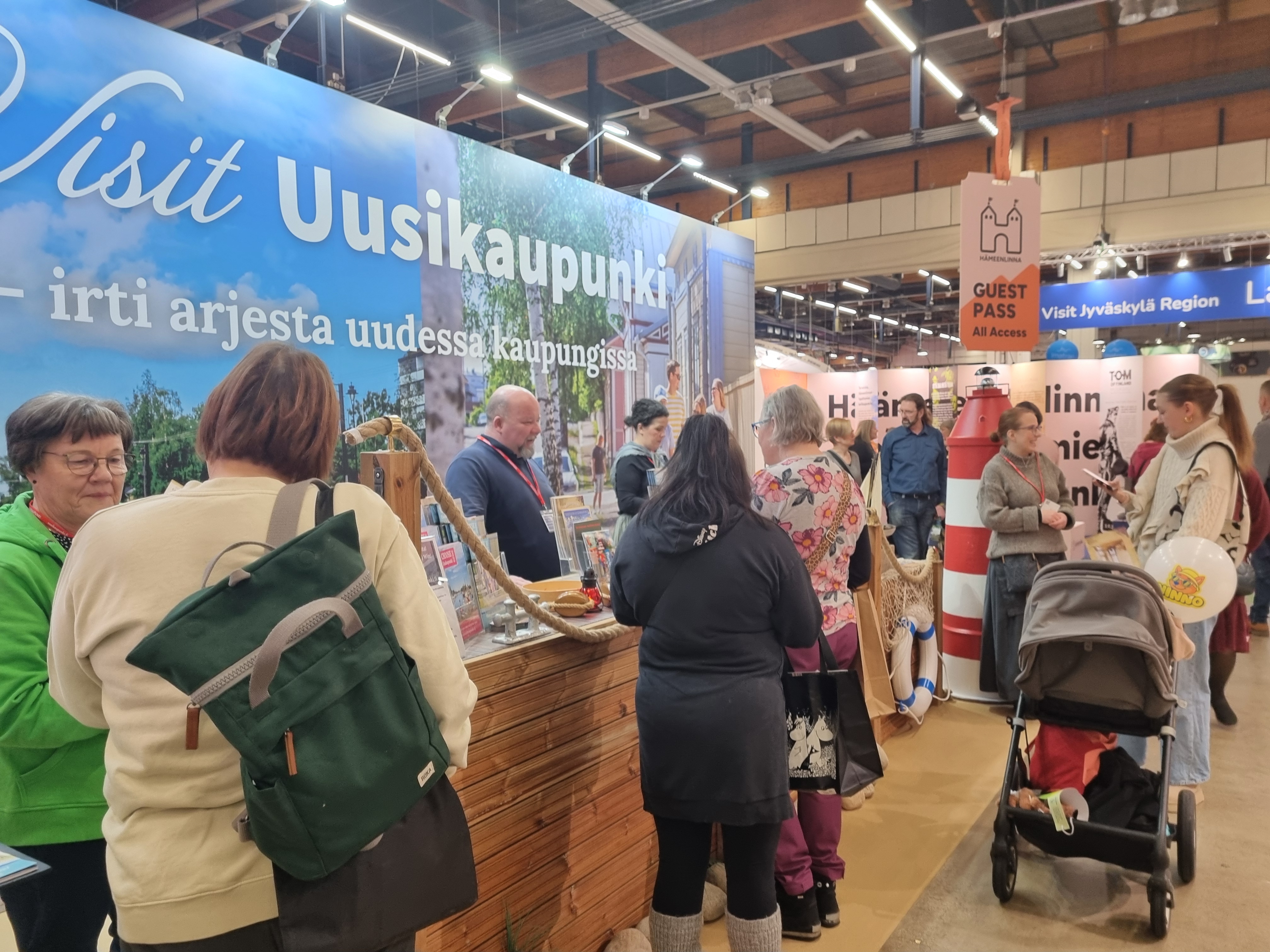 Vilinää Uudenkaupungin messuosastolla