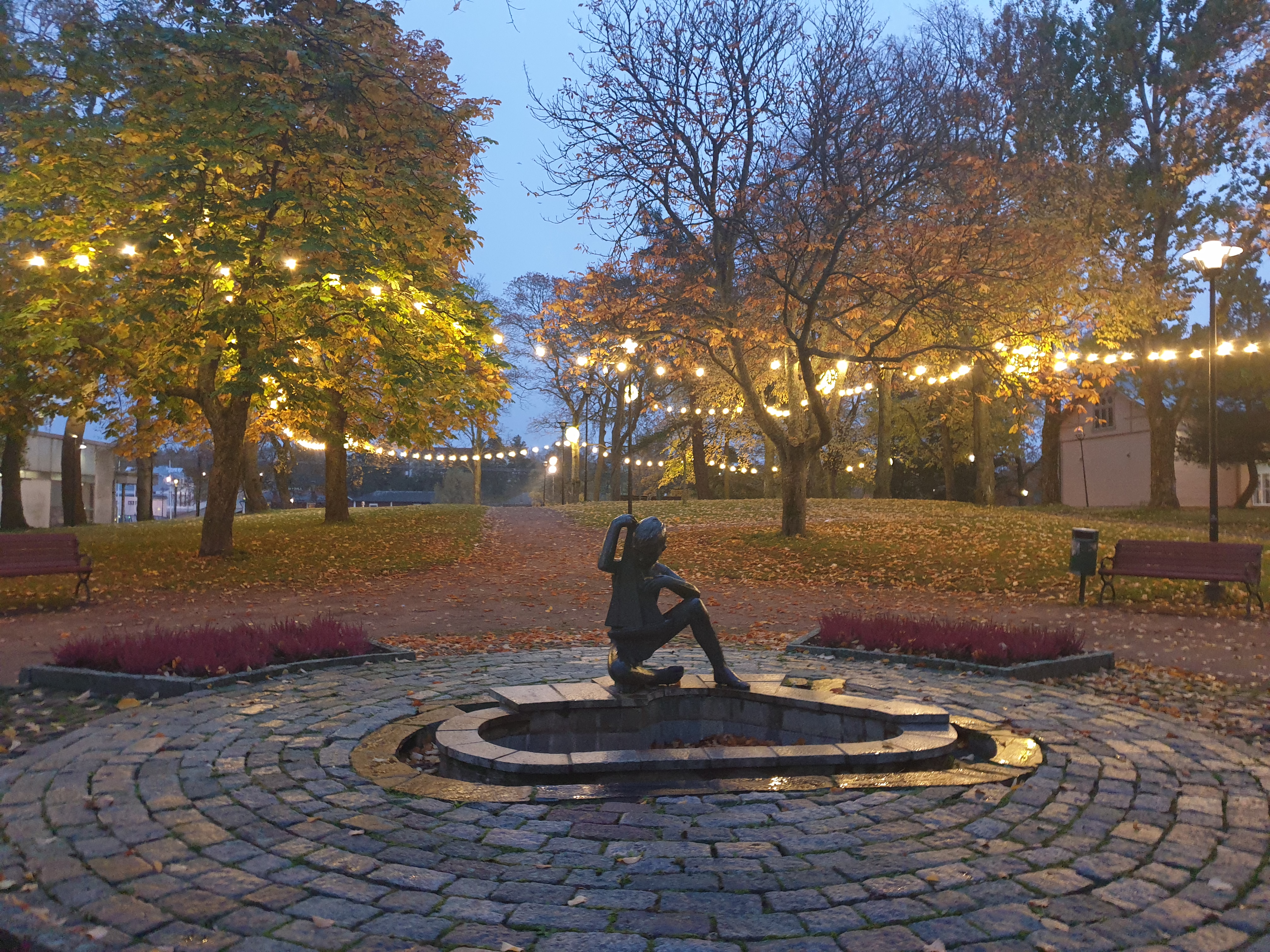 Toivo-patsas ja rauhanpuisto