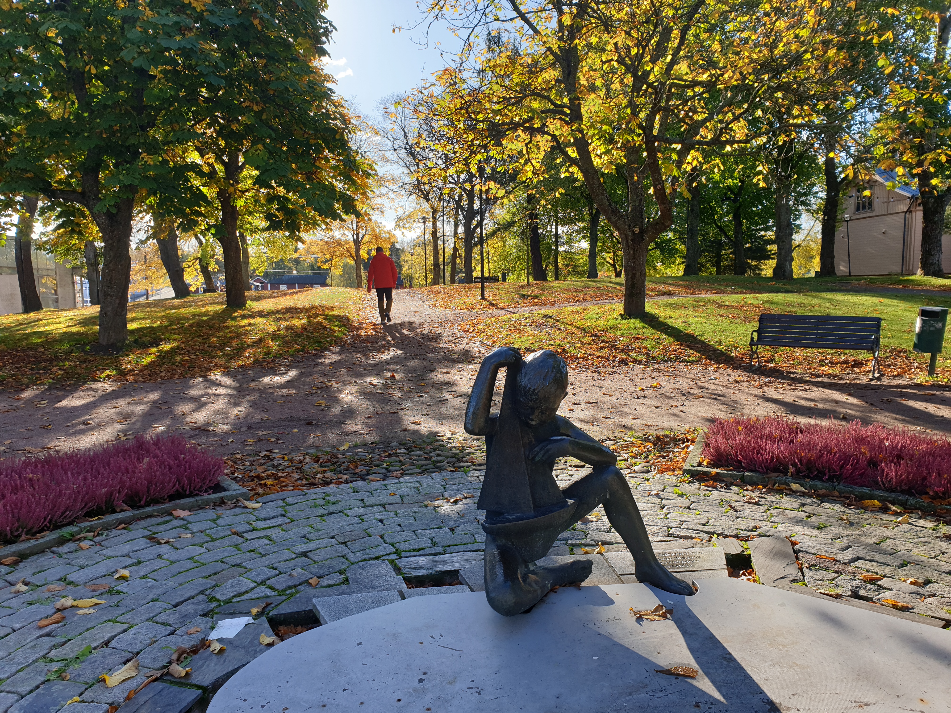 Toivo-patsas Rauhanpuistossa